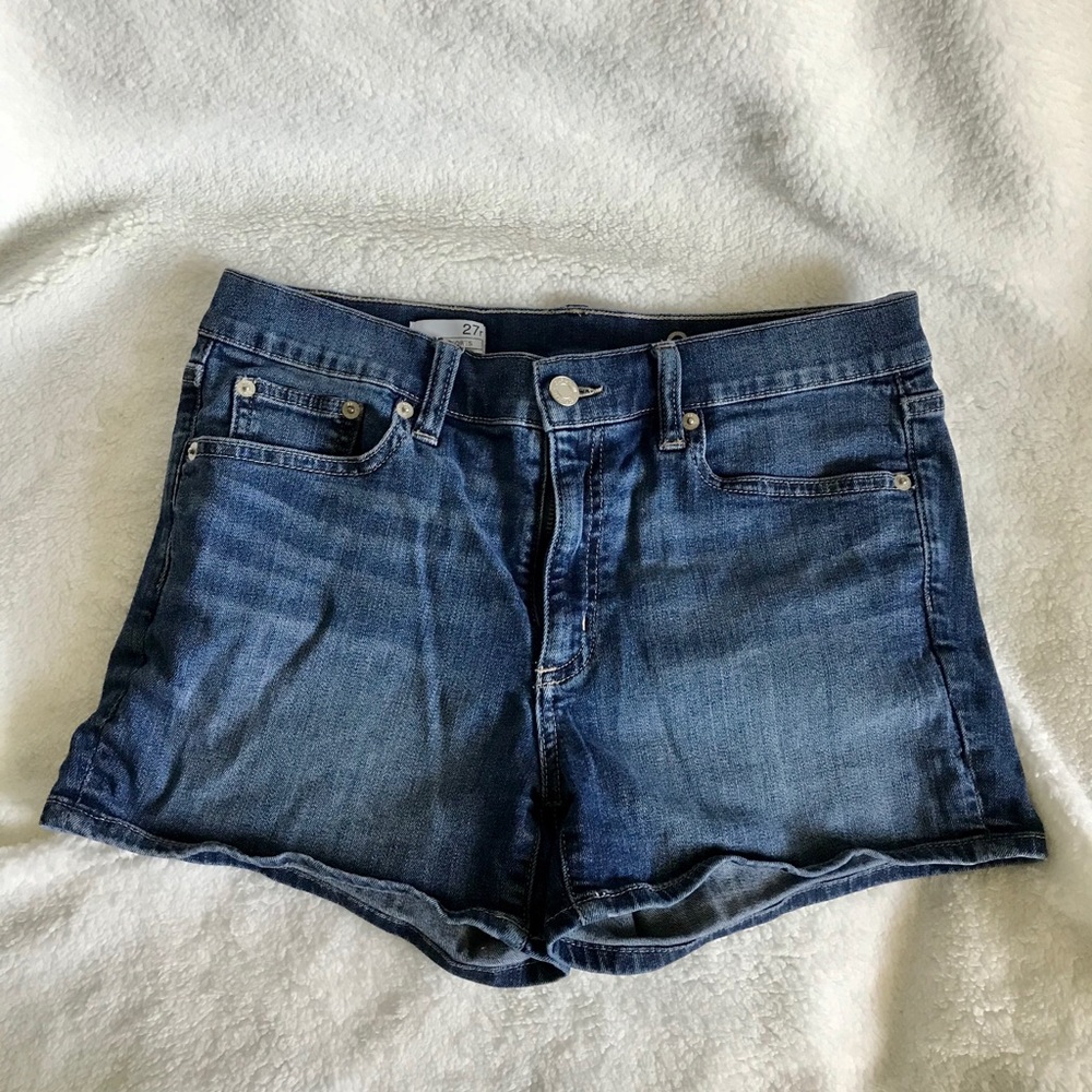 Gap slim jean shorts size 27